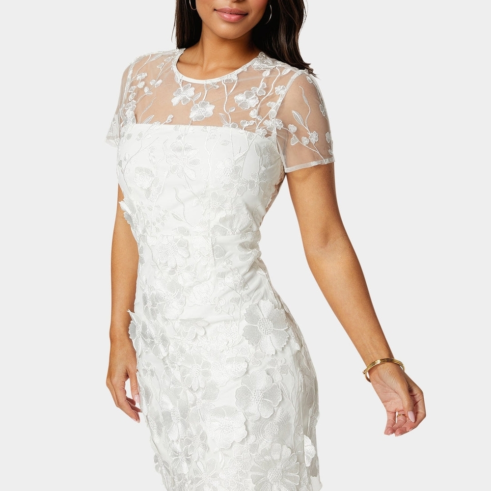 Julia Jordan White Floral Embroidered Dress